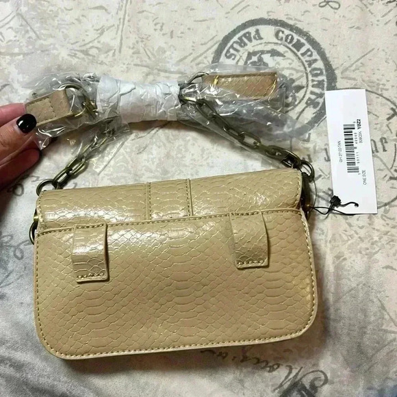 The Drop Women's Lara Chain Mini Crossbody Bag - Picture 3 of 3